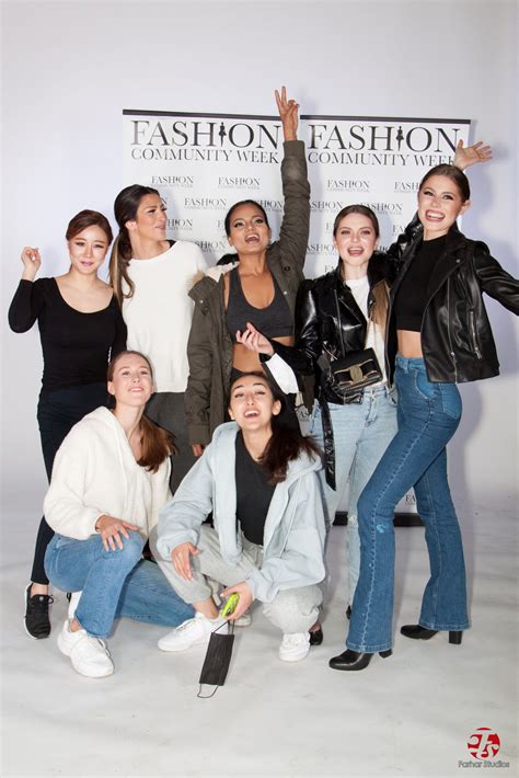 Store 2 — Fashion Community Week.